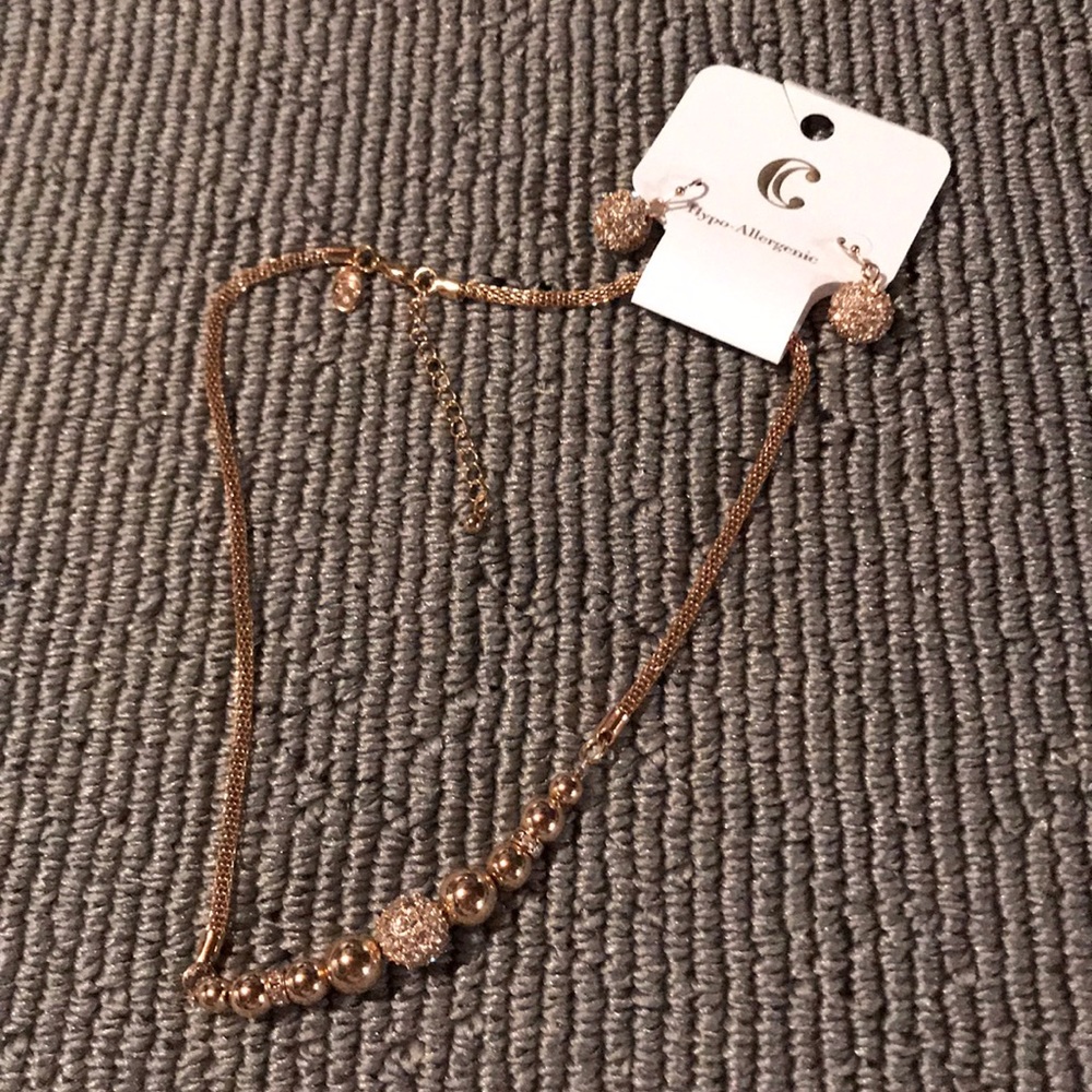 Necklace & earning set